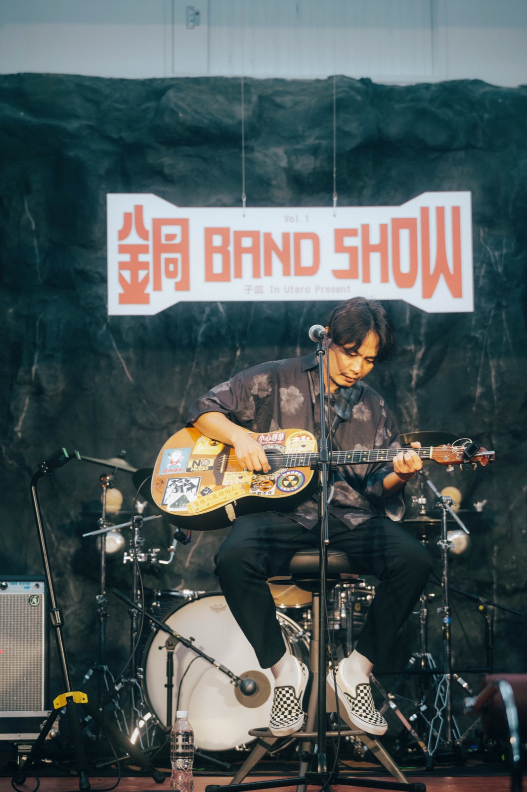 Sam Yang performing acoustic, sharing Panai's guitar for the set